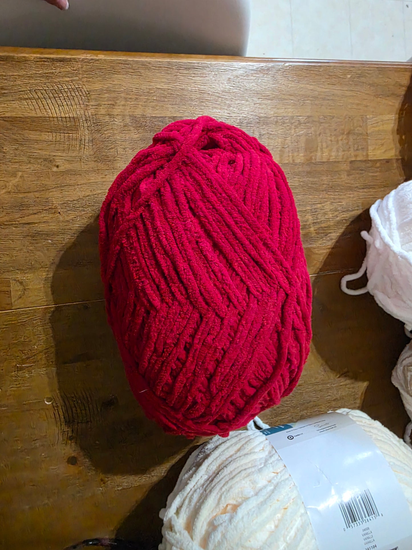Burgundy red burnett blanket yarn.Not for sure of the color 10.5 oz