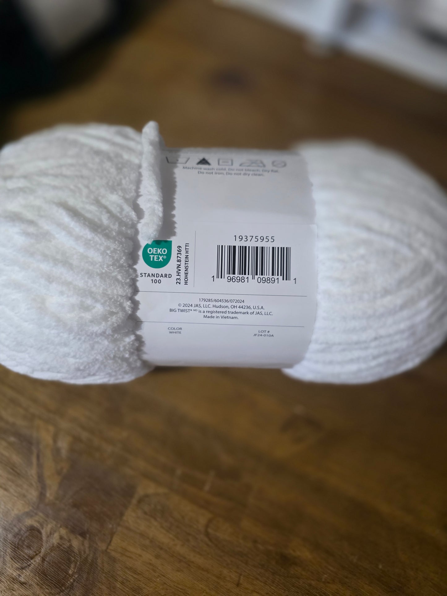 Big twist plush yarn White
