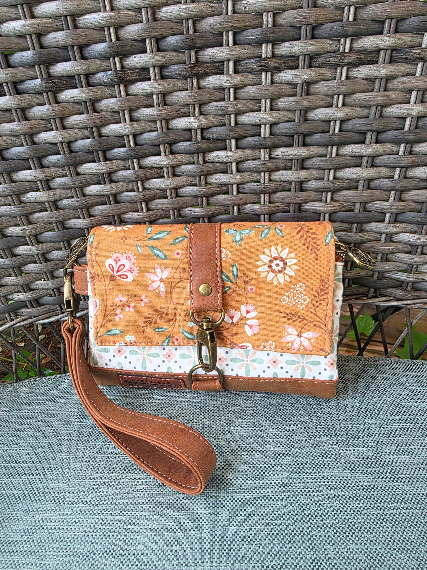 Wristlet purse wallet