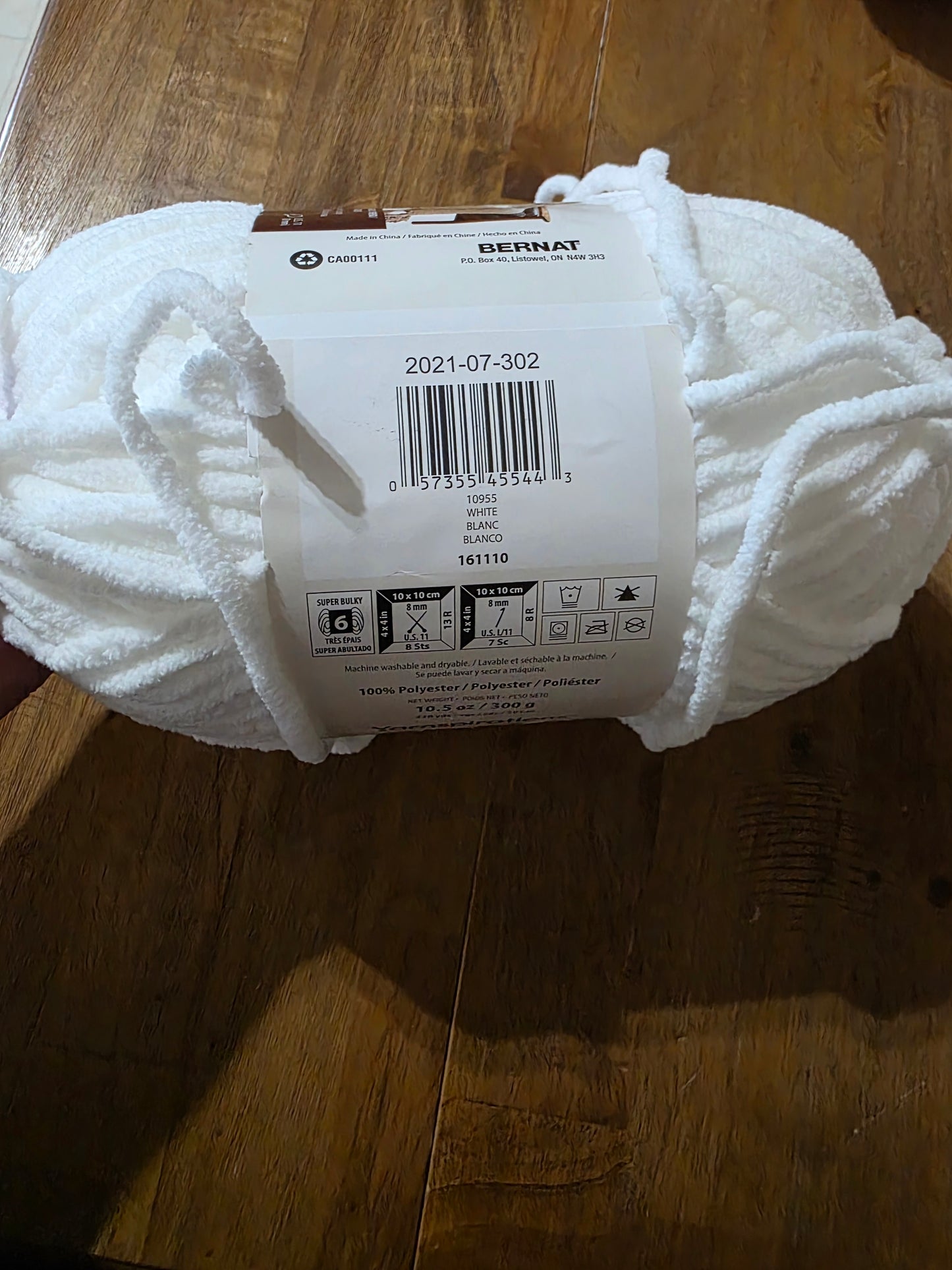 Bernat blanket yarn 10.5 oz white blanc