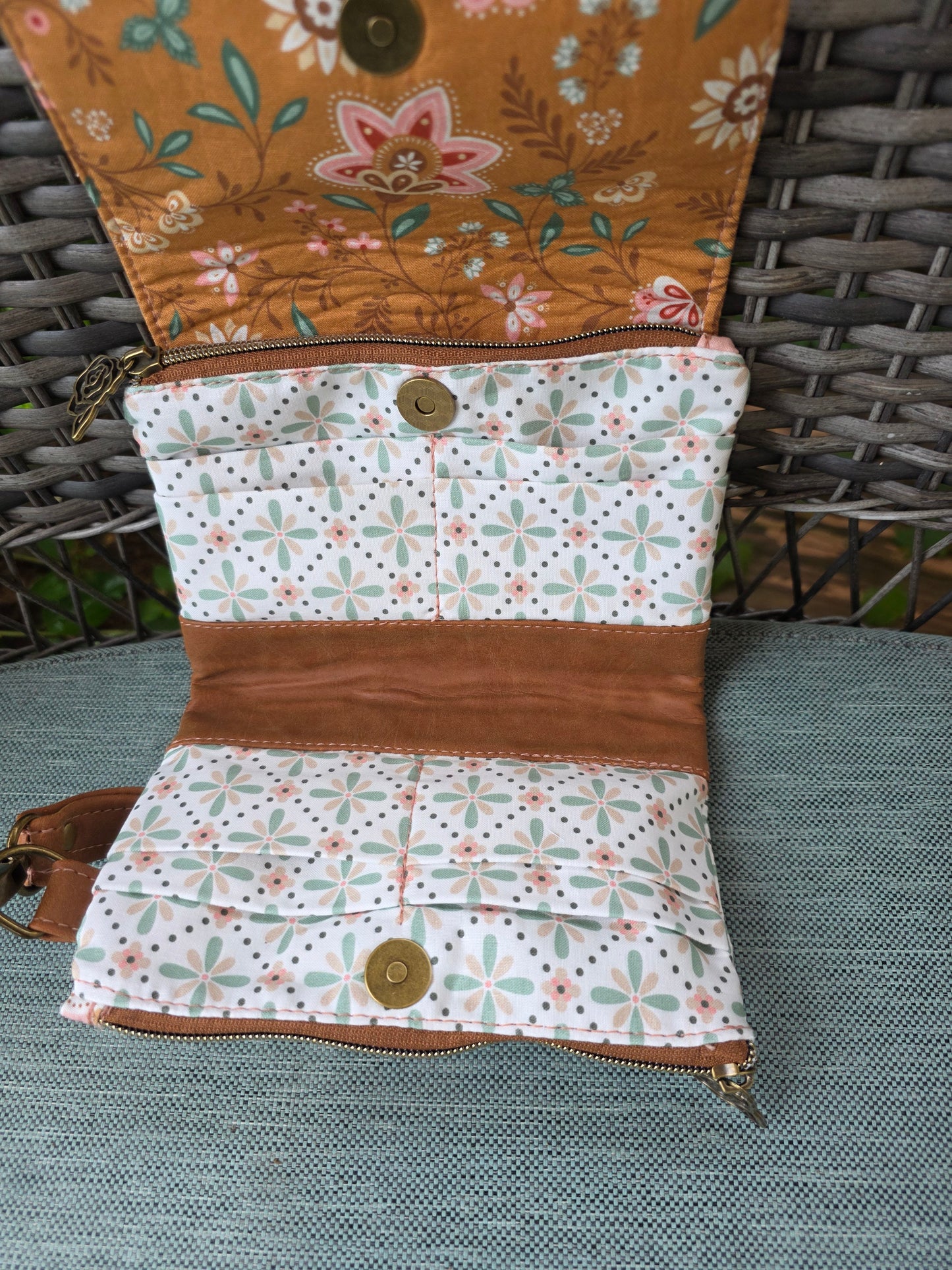 Wristlet purse wallet