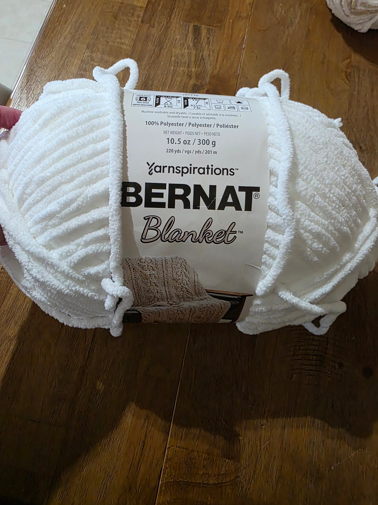 Bernat blanket yarn 10.5 oz white blanc