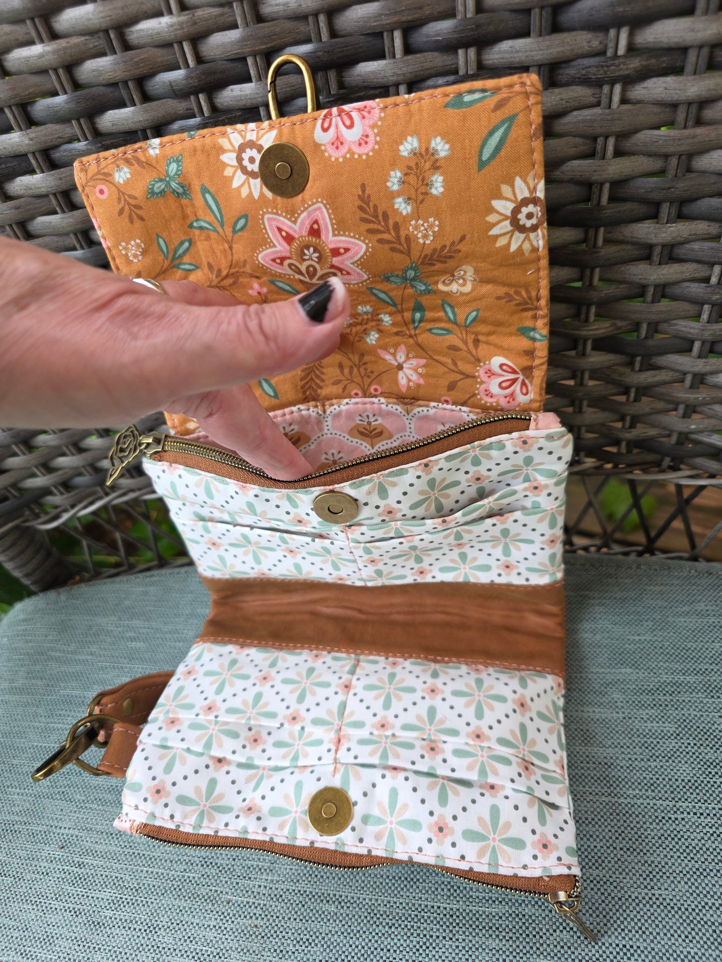 Wristlet purse wallet
