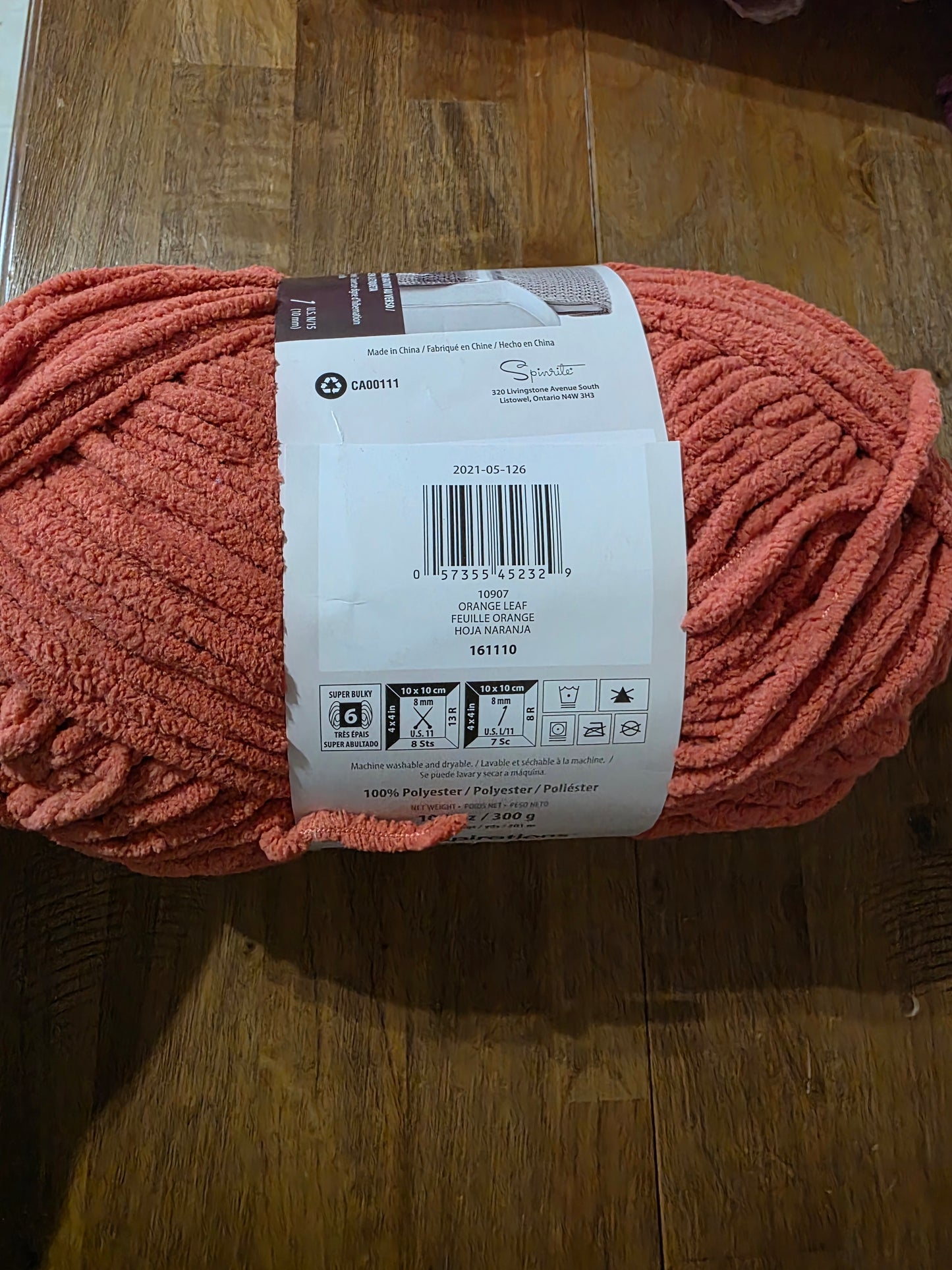 Bernat blanket yarn 10.5 oz color orange leaf