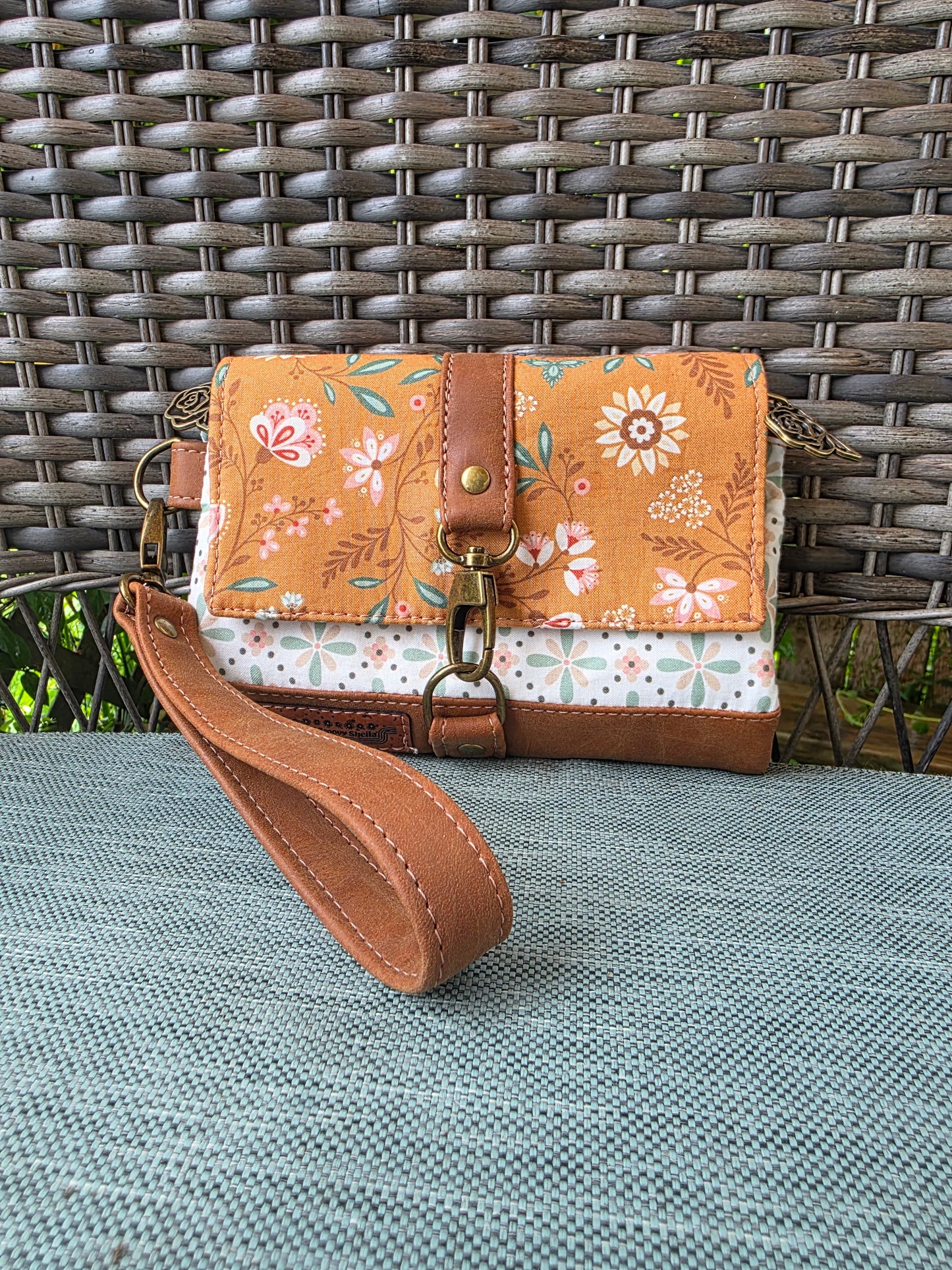 Wristlet purse wallet