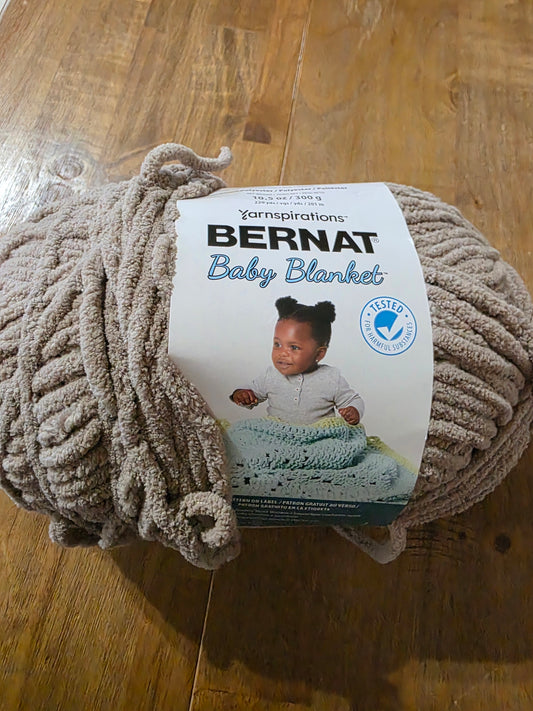 Bernat blanket yarn 10.5 oz baby sand
