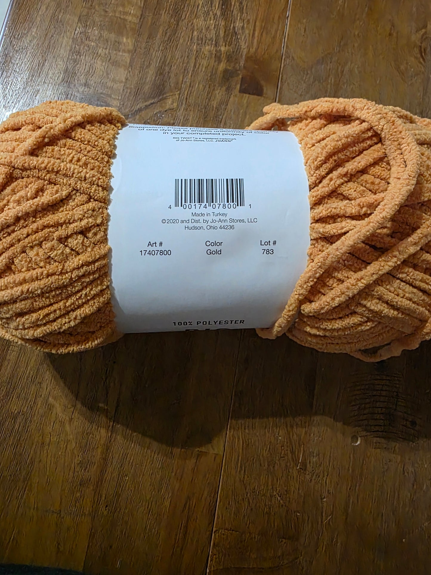 Big Twist cuddle Color Gold 10.5 oz